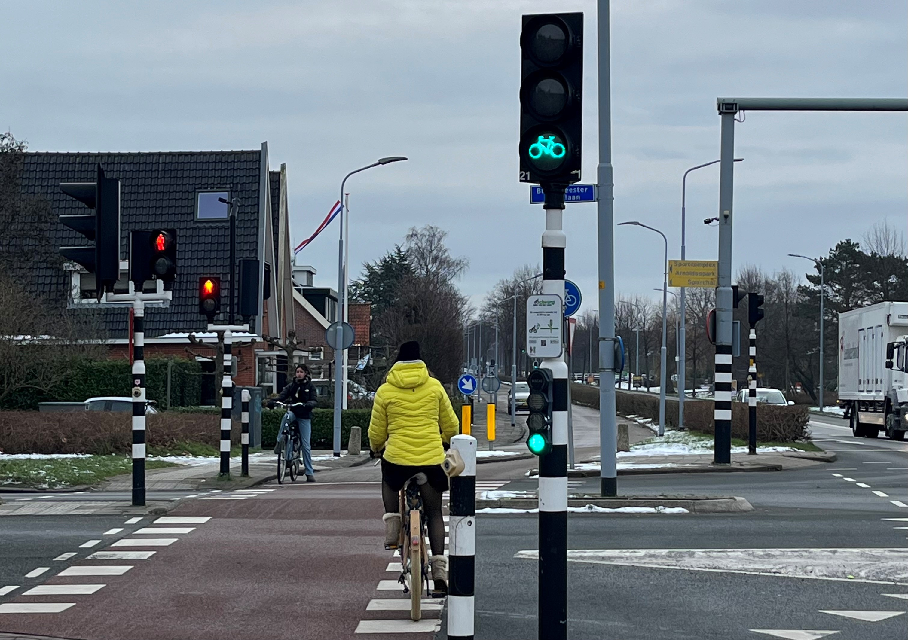 Wethouder Marja Ruigrok fiets met Schwung.