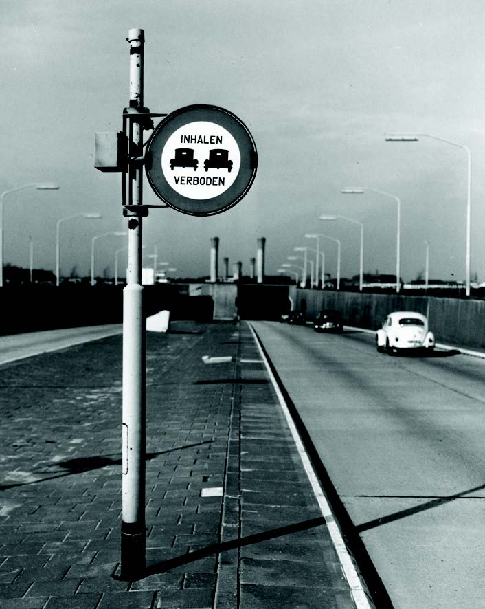 Dynamisch verkeersbord Velsertunnel in 1957